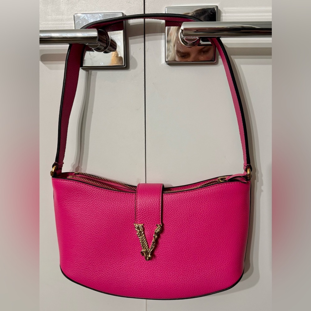 ***Buyer’s Bag Game! 1 in 30 Chance to win this Giveaway Versace Bag! *** - Picture 10 of 10